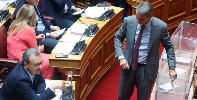 Μητσοτάκης προς ΣΥΡΙΖΑ: ''Κινδυνεύετε να γίνετε κόμμα Black Friday, με -50%''
