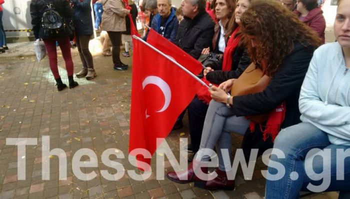 Toυρκική «απόβαση» στην Θεσσαλονίκη για να τιμήσουν τον σφαγέα του Ελληνισμού Κεμάλ Ατατούρκ (εικόνες)