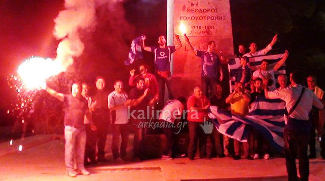 Η Τρίπολη πανηγύρισε τη νίκη – πρόκριση της Εθνικής στους «16» του Μουντιάλ! (vd)