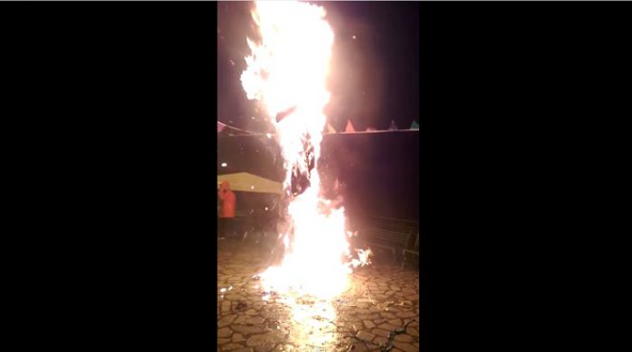 Δείτε πως έκαψαν τον Μακαρονά στο Καρναβάλι της Δημητσάνας (vd)!