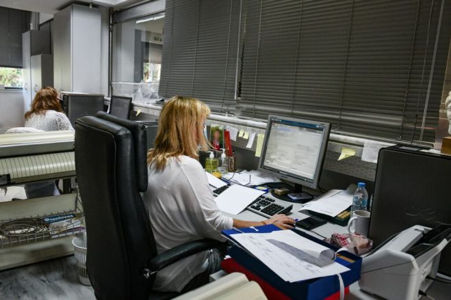 &Tau;&rho;&iota;&pi;&lambda;ό &laquo;&mu;&pi;ό&nu;&omicron;&upsilon;&sigmaf;&raquo; &sigma;&tau;&omicron;&upsilon;&sigmaf; &mu;&iota;&sigma;&theta;&omicron;ύ&sigmaf; &tau;&omicron;&upsilon; &Delta;&eta;&mu;&omicron;&sigma;ί&omicron;&upsilon; (&pi;ί&nu;&alpha;&kappa;&epsilon;&sigmaf;)