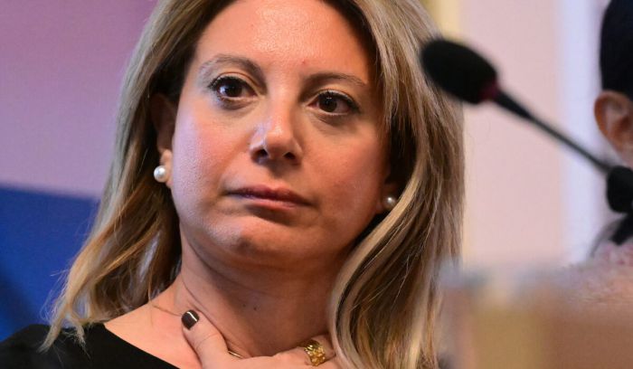 Καρυστιανού: Ο Καραμανλής «ξεπλύθηκε» από 157 αδίστακτους βουλευτές – Ποτέ ξανά τέτοια σήψη στον τόπο