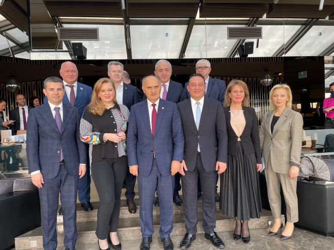 &Epsilon;&pi;&iota;&kappa;&epsilon;&phi;&alpha;&lambda;ή&sigmaf; &epsilon;&lambda;&lambda;&eta;&nu;&iota;&kappa;ή&sigmaf; &alpha;&nu;&tau;&iota;&pi;&rho;&omicron;&sigma;&omega;&pi;&epsilon;ί&alpha;&sigmaf; &omicron; &Beta;&lambda;ά&sigma;&eta;&sigmaf; &sigma;&tau;&eta;&nu; &Kappa;&omega;&nu;&sigma;&tau;&alpha;&nu;&tau;&iota;&nu;&omicron;ύ&pi;&omicron;&lambda;&eta; (&epsilon;&iota;&kappa;ό&nu;&epsilon;&sigmaf;)