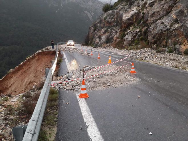 Κλειστός ο δρόμος &quot;Χαράδρου-Πλατάνου&quot; στην Κυνουρία