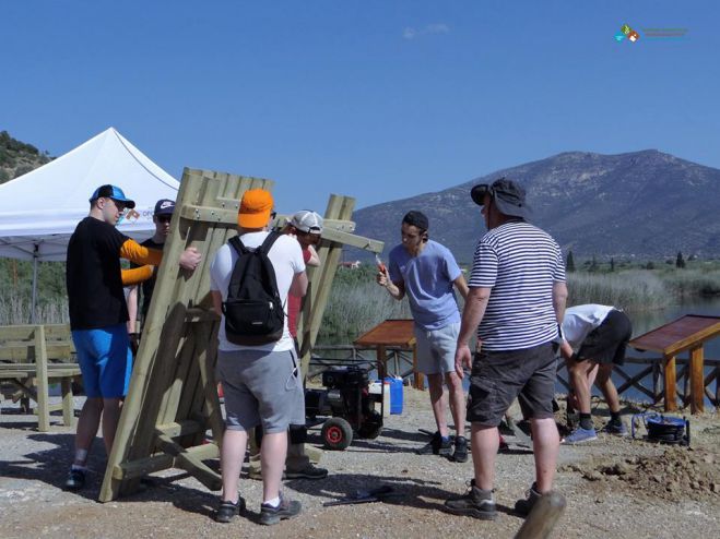 &Mu;&alpha;&theta;&eta;&tau;έ&sigmaf; &alpha;&pi;ό &tau;&eta; &Gamma;&epsilon;&rho;&mu;&alpha;&nu;ί&alpha; &beta;&omicron;ή&theta;&eta;&sigma;&alpha;&nu; &epsilon;&theta;&epsilon;&lambda;&omicron;&nu;&tau;&iota;&kappa;ά &gamma;&iota;&alpha; &nu;&alpha; &gamma;ί&nu;&omicron;&upsilon;&nu; &epsilon;&rho;&gamma;&alpha;&sigma;ί&epsilon;&sigmaf; &sigma;&tau;&eta; &lambda;&iota;&mu;&nu;&omicron;&theta;ά&lambda;&alpha;&sigma;&sigma;&alpha; &Mu;&omicron;&upsilon;&sigma;&tau;&omicron;ύ! (&epsilon;&iota;&kappa;ό&nu;&epsilon;&sigmaf;)