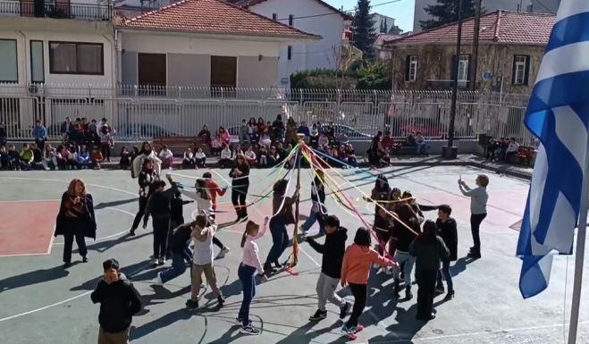 &Pi;&alpha;&rho;&alpha;&delta;&omicron;&sigma;&iota;&alpha;&kappa;&omicron;ί &chi;&omicron;&rho;&omicron;ί &kappa;&alpha;&iota; &gamma;&alpha;ϊ&tau;&alpha;&nu;ά&kappa;&iota; &sigma;&tau;&omicron; 2&omicron; &Delta;&eta;&mu;&omicron;&tau;&iota;&kappa;ό &Sigma;&chi;&omicron;&lambda;&epsilon;ί&omicron; &Tau;&rho;ί&pi;&omicron;&lambda;&eta;&sigmaf; (vd)