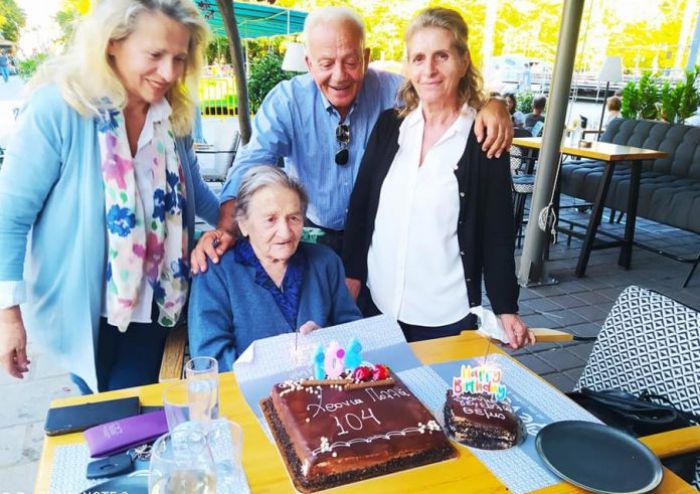 Αξιολάτρευτη γιαγιά ... 104 ετών από την Γορτυνία!