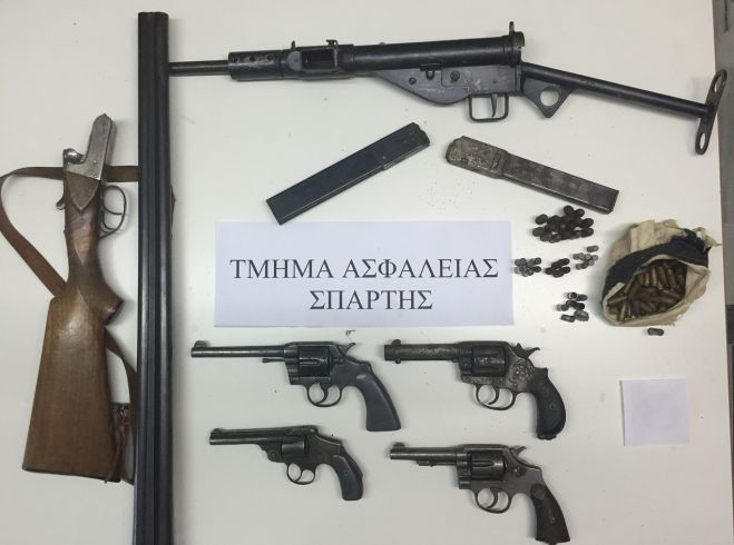Τα όπλα που βρήκε η Αστυνομία στο σπίτι του 82χρονου που πυροβόλησε γυναίκα στη Λακωνία