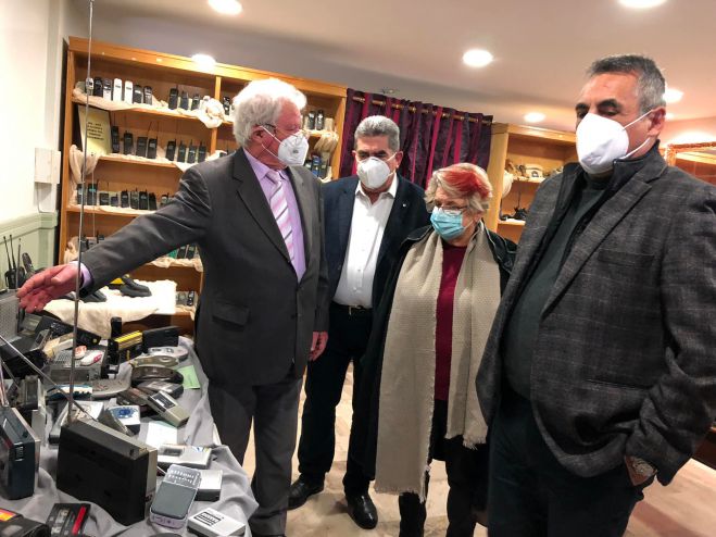 &Epsilon;&gamma;&kappa;&alpha;&iota;&nu;&iota;ά&sigma;&tau;&eta;&kappa;&epsilon; &eta; έ&kappa;&theta;&epsilon;&sigma;&eta; &tau;&omicron;&upsilon; &Gamma;&iota;ά&nu;&nu;&eta; &Pi;&epsilon;&tau;&sigma;έ&lambda;&eta; &sigma;&tau;&eta;&nu; &Tau;&rho;ί&pi;&omicron;&lambda;&eta; (vd)