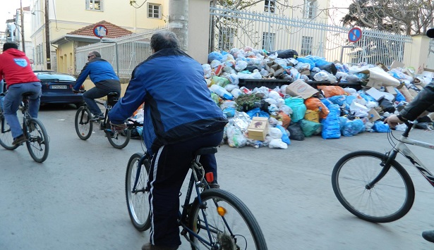 &Mu;&epsilon;&gamma;ά&lambda;&eta; &pi;&omicron;&delta;&eta;&lambda;&alpha;&tau;&iota;&kappa;ή &delta;&iota;&alpha;&mu;&alpha;&rho;&tau;&upsilon;&rho;ί&alpha; &gamma;&iota;&alpha; &tau;&alpha; &sigma;&kappa;&omicron;&upsilon;&pi;ί&delta;&iota;&alpha; έ&gamma;&iota;&nu;&epsilon; &sigma;&tau;&eta;&nu; &Tau;&rho;ί&pi;&omicron;&lambda;&eta; (&epsilon;&iota;&kappa;ό&nu;&epsilon;&sigmaf; &kappa;&alpha;&iota; &beta;ί&nu;&tau;&epsilon;&omicron;)!