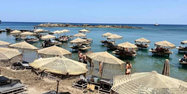 &Omicron;&rho;&iota;&sigma;&tau;&iota;&kappa;ό &lambda;&omicron;&upsilon;&kappa;έ&tau;&omicron; &sigma;&tau;&omicron; beach bar &tau;&eta;&sigmaf; &Rho;ό&delta;&omicron;&upsilon; &mu;&epsilon; &tau;&iota;&sigmaf; &xi;&alpha;&pi;&lambda;ώ&sigma;&tau;&rho;&epsilon;&sigmaf; &mu;έ&sigma;&alpha; &sigma;&tau;&eta; &theta;ά&lambda;&alpha;&sigma;&sigma;&alpha;!
