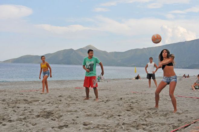 Beach volley και tennis στην Πλάκα Λεωνιδίου!