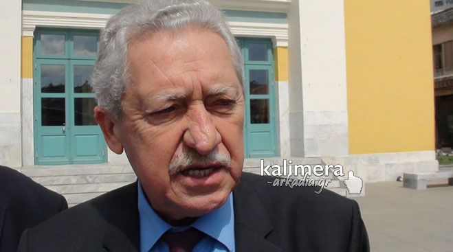 &Sigma;&tau;&eta;&nu; &Tau;&rho;ί&pi;&omicron;&lambda;&eta; &omicron; &Pi;&rho;ό&epsilon;&delta;&rho;&omicron;&sigmaf; &tau;&eta;&sigmaf; &Delta;&Eta;&Mu;.&Alpha;&Rho;. &Phi;. &Kappa;&omicron;&upsilon;&beta;έ&lambda;&eta;&sigmaf;: &laquo;&Eta; &tau;&iota;&mu;&omega;&rho;&eta;&tau;&iota;&kappa;ή &Gamma;&epsilon;&rho;&mu;&alpha;&nu;&iota;&kappa;ή &pi;&omicron;&lambda;&iota;&tau;&iota;&kappa;ή &pi;&rho;έ&pi;&epsilon;&iota; &nu;&alpha; &phi;ύ&gamma;&epsilon;&iota; &alpha;&pi;ό &tau;&eta; &mu;έ&sigma;&eta;&raquo; (vd)