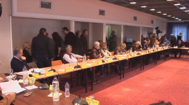 &Sigma;&tau;&iota;&sigmaf; 8 &Mu;&alpha;ΐ&omicron;&upsilon; &sigma;&upsilon;&nu;&epsilon;&delta;&rho;&iota;ά&zeta;&epsilon;&iota; &tau;&omicron; &Pi;&epsilon;&rho;&iota;&phi;&epsilon;&rho;&epsilon;&iota;&alpha;&kappa;ό &Sigma;&upsilon;&mu;&beta;&omicron;ύ&lambda;&iota;&omicron;