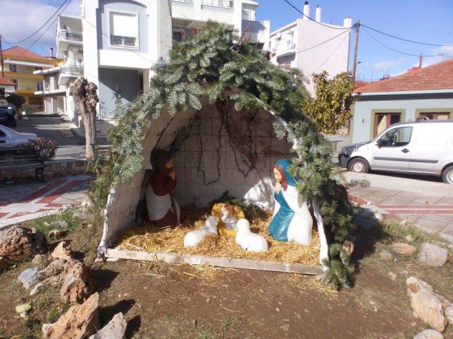 Στολίστηκε η πλατεία Σεχίου! (εικόνες)