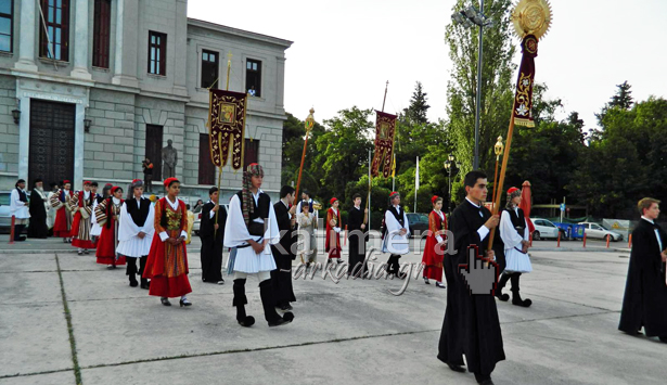 &Eta; &Tau;&rho;ί&pi;&omicron;&lambda;&eta; &gamma;&iota;&omicron;&rho;&tau;ά&zeta;&epsilon;&iota; &tau;&eta; &mu;&nu;ή&mu;&eta; &tau;&omega;&nu; &pi;&omicron;&lambda;&iota;&omicron;ύ&chi;&omega;&nu; &tau;&eta;&sigmaf; (&epsilon;&iota;&kappa;ό&nu;&epsilon;&sigmaf; &kappa;&alpha;&iota; &beta;ί&nu;&tau;&epsilon;&omicron;)!