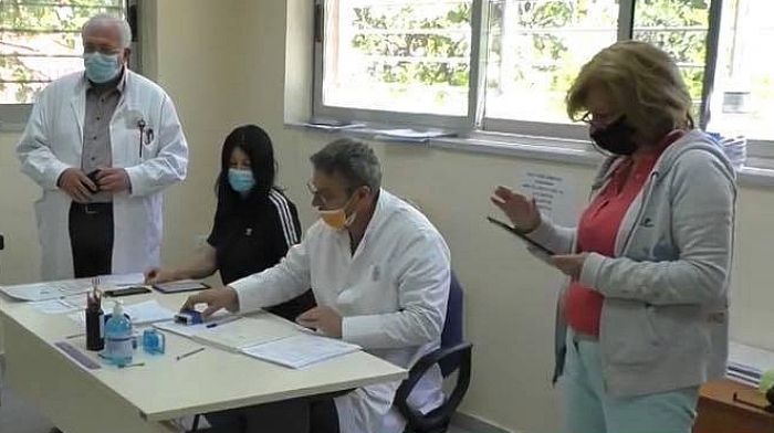 &Xi;&epsilon;&pi;έ&rho;&alpha;&sigma;&alpha;&nu; &tau;&omicron;&upsilon;&sigmaf; 10.000 &omicron;&iota; &epsilon;&mu;&beta;&omicron;&lambda;&iota;&alpha;&sigma;&mu;&omicron;ί &gamma;&iota;&alpha;&nbsp;covid&nbsp;&sigma;&tau;&omicron; &Kappa;έ&nu;&tau;&rho;&omicron; &Upsilon;&gamma;&epsilon;ί&alpha;&sigmaf; &tau;&eta;&sigmaf; &Tau;&rho;ί&pi;&omicron;&lambda;&eta;&sigmaf; (vd)