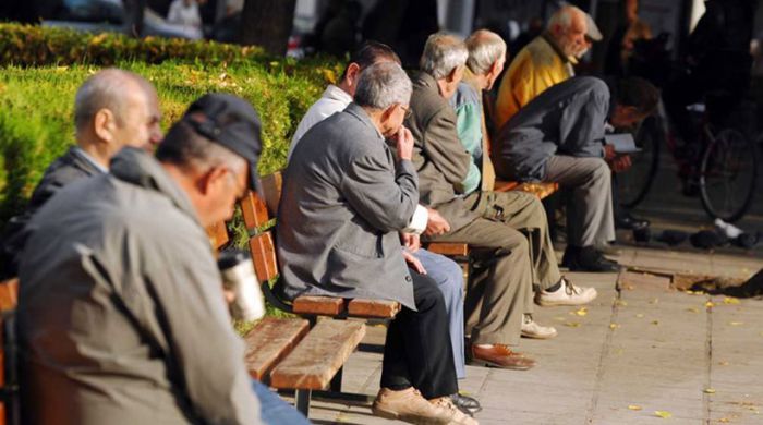 Μελέτη σοκ: Η Ελλάδα γερνάει και μικραίνει