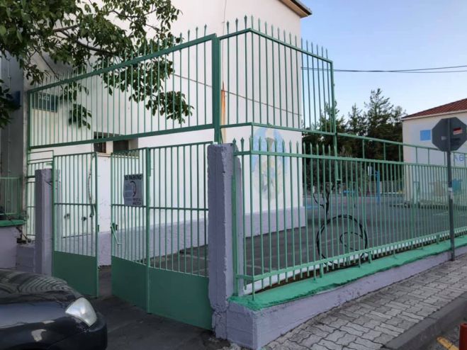 Γονείς και δάσκαλοι - με τη βοήθεια του Δήμου Τρίπολης - έβαψαν το 3ο Δημοτικό! (εικόνες)