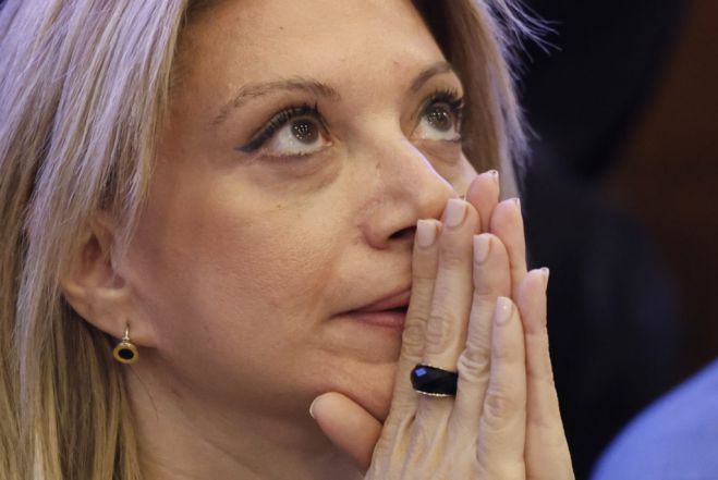 &Kappa;&alpha;&rho;&upsilon;&sigma;&tau;&iota;&alpha;&nu;&omicron;ύ &kappa;&alpha;&tau;ά &Mu;&eta;&tau;&sigma;&omicron;&tau;ά&kappa;&eta;: &laquo;&Kappa;&rho;&upsilon;&mu;&mu;έ&nu;&omicron;&sigmaf; &sigma;&tau;&eta;&nu; &alpha;&sigma;&upsilon;&lambda;ί&alpha; &epsilon;&lambda;&pi;ί&zeta;&epsilon;&iota; ό&tau;&iota; &omicron;&iota; Έ&lambda;&lambda;&eta;&nu;&epsilon;&sigmaf; &theta;&alpha; &xi;&epsilon;&chi;ά&sigma;&omicron;&upsilon;&nu; &ndash; &Nu;&alpha; &pi;&alpha;&rho;&omicron;&upsilon;&sigma;&iota;&alpha;&sigma;&tau;&epsilon;ί &sigma;&tau;&omicron;&nu; &delta;&iota;&kappa;&alpha;&sigma;&tau;ή&raquo;