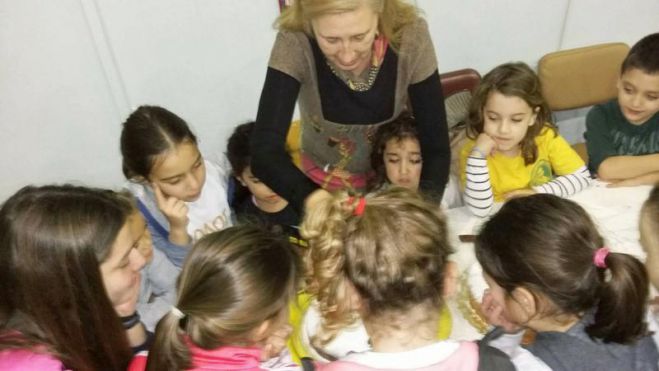 &Mu;&epsilon; &pi;&omicron;&lambda;&lambda;ά &chi;&alpha;&mu;ό&gamma;&epsilon;&lambda;&alpha; έ&kappa;&omicron;&psi;&epsilon; &pi;ί&tau;&alpha; &tau;&omicron; volley &tau;&omicron;&upsilon; &Alpha;&iota;ό&lambda;&omicron;&upsilon; &Kappa;&upsilon;&nu;&omicron;&upsilon;&rho;ί&alpha;&sigmaf;! (&epsilon;&iota;&kappa;ό&nu;&epsilon;&sigmaf;)