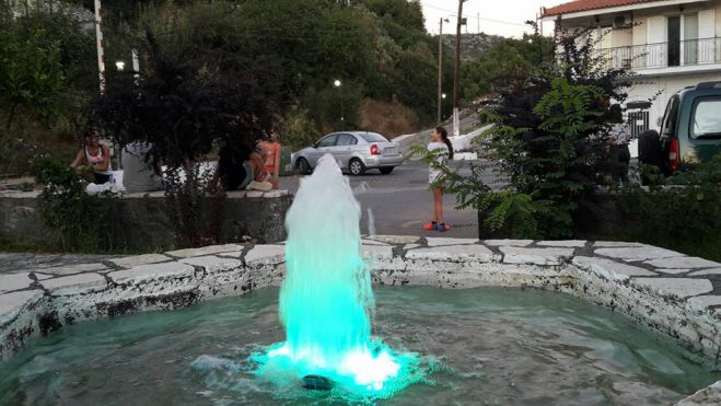 &Tau;&omicron; &lambda;&alpha;&mu;&pi;&epsilon;&rho;ό &sigma;&iota;&nu;&tau;&rho;&iota;&beta;ά&nu;&iota; &sigma;&tau;&omicron;&upsilon;&sigmaf; &Chi;&rho;ά&nu;&omicron;&upsilon;&sigmaf; &Alpha;&rho;&kappa;&alpha;&delta;ί&alpha;&sigmaf; (&epsilon;&iota;&kappa;ό&nu;&epsilon;&sigmaf;)