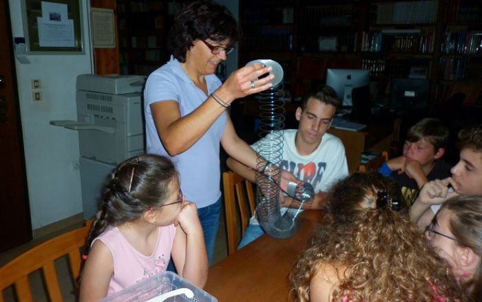 «Οι αντίθετοι κόσμοι της φυσικής» στη Βιβλιοθήκη της Βυτίνας (εικόνες)