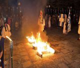 Λαμπαδηδρομίες στην Κανδήλα | Στιγμές του 1821 αναβίωσαν σε κατανυκτική ατμόσφαιρα (εικόνες - βίντεο)