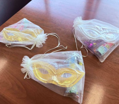 Οι Απόκριες γέμισαν χαμόγελα στην Παιδιατρική Κλινική του Παναρκαδικού Νοσοκομείου