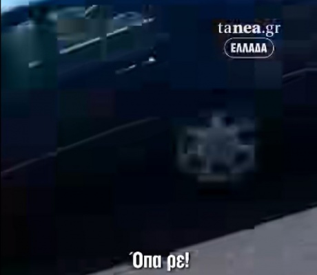 Τρελή πορεία στην "Αθηνών - Κορίνθου" - Ηλικιωμένη οδηγός κινήθηκε ανάποδα στο δρόμο! (vd)
