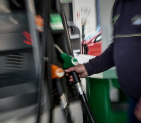 Καύσιμα | Καλπάζει η τιμή του φυσκού αερίου ενώ υποχωρεί η τιμή του ηλεκτρικού ρεύματος