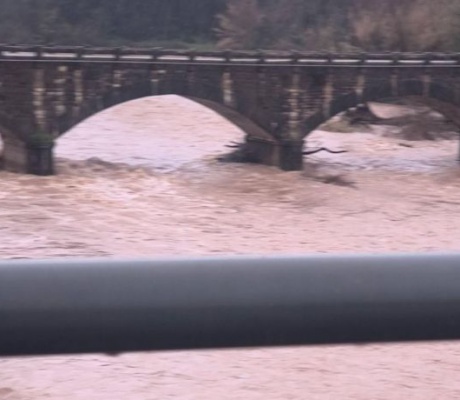 Γορτυνία | Σοβαρή άνοδος της στάθμης του νερού στη γέφυρα Τουμπιτσίου και στο Δωδεκάμετρο (εικόνες)