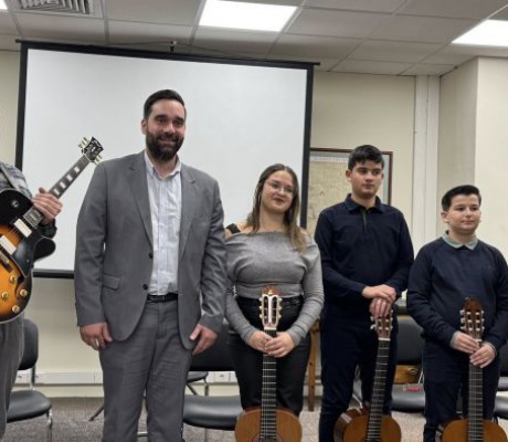 Ένα ζεστό χριστουγεννιάτικο μουσικό ταξίδι από τα "Λυρικά Σύνολα" στη Δημόσια Κεντρική Βιβλιοθήκη Τρίπολης (εικόνες - βίντεο)