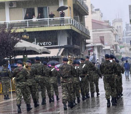 Τα φωτογραφικά κλικ της παρέλασης για την Άλωση στην Τρίπολη