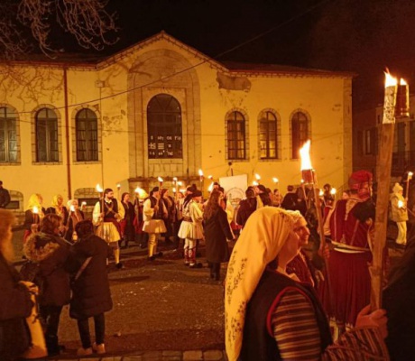 Οι Λαμπαδηδρομίες του 2026 απέδειξαν για ακόμη μία φορά ότι η Δημητσάνα παραμένει τόπος όπου η ιστορία δεν θυμάται απλώς· ζωντανεύει