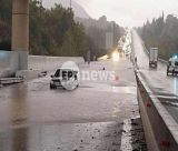 ΕΡΤ για πλημμύρες: "Έγκυος γυναίκα εγκλωβίστηκε στον αυτοκινητόδρομο Μορέα" (vd)