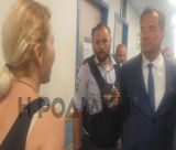 Ένταση στην επίσκεψη Γεωργιάδη στο νοσοκομείο Ρόδου: «Ξέρεις πώς πέθανε ο πατέρας μου το 2023;» (vd)