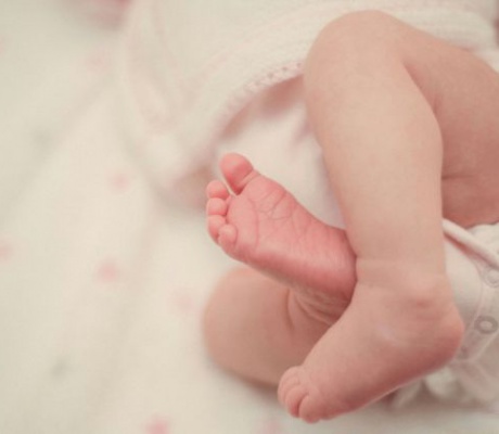 Κακοποίηση βρέφους στον Πύργο | Το βασάνιζαν από τον Φεβρουάριο - 40 τραύματα και σβησμένα τσιγάρα