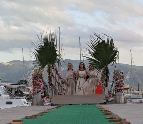 Μια παραμυθένια εκδήλωση "Ο Ερχομός της Αφροδίτης" στο Παράλιο Άστρος (εικόνες)