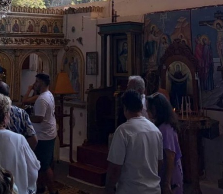 Χώρα Γορτυνίας | Βάπτιση κάτω από τον Ιερό Βράχο της Παναγίας Τιμίας Ζώνης (εικόνες)