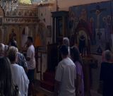 Χώρα Γορτυνίας | Βάπτιση κάτω από τον Ιερό Βράχο της Παναγίας Τιμίας Ζώνης (εικόνες)
