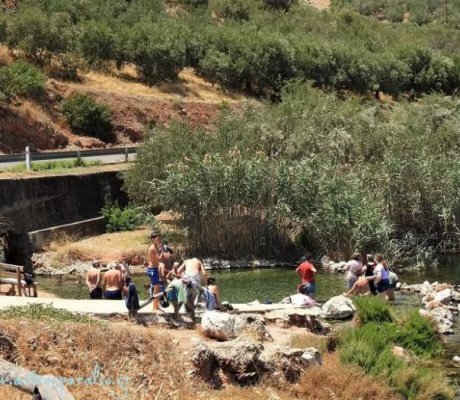 «Ρεκόρ» λουόμενων στη λίμνη Μουστού!