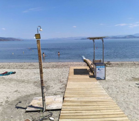 Παράλιο Άστρος | Σύστημα αυτόνομης πρόσβασης στη θάλασσα για άτομα με αναπηρία και κινητικά προβλήματα στην παραλία "Καλλιστώ"