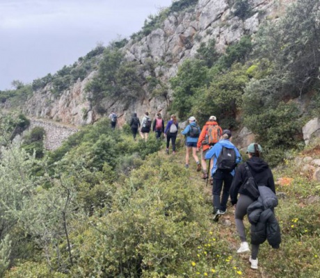 Tour operators, δημοσιογράφοι και content creators από όλο τον κόσμο περπάτησαν στο μονοπάτι από τα Πέρα Μέλανα ως το Λεωνίδιο (εικόνες)