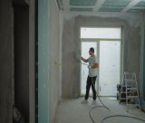 «Ανακαινίζω 2026» με περισσότερα κίνητρα για τα κλειστά σπίτια