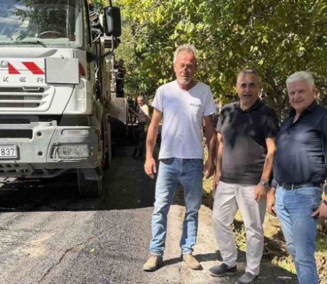 Στη Μάκρη ο Τζιούμης: «Το μεγάλο έργο των ασφαλτοστρώσεων συνεχίζεται και στα χωριά μας» (vd)