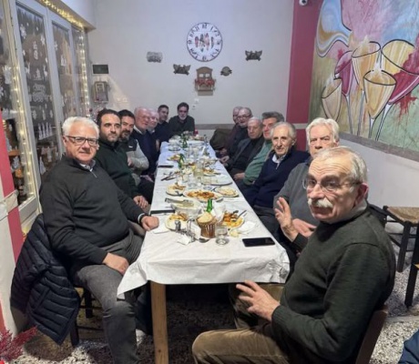 Γείτονες Νεομάρτυρος Δημητρίου Τρίπολης | Η νέα συνάντηση μετά από καιρό και το κρασί στη μνήμη του Δημοσθένη