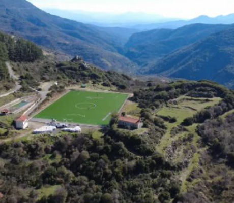 Ολοκληρώθηκαν τα έργα για το νέο χλοοτάπητα στο γήπεδο Δημητσάνας! (vd)