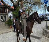 Πάσχα στον Κοσμά | Αναβιώνει το Έθιμο της Καύσης του Ιούδα με λαμπρότητα και κεράσματα