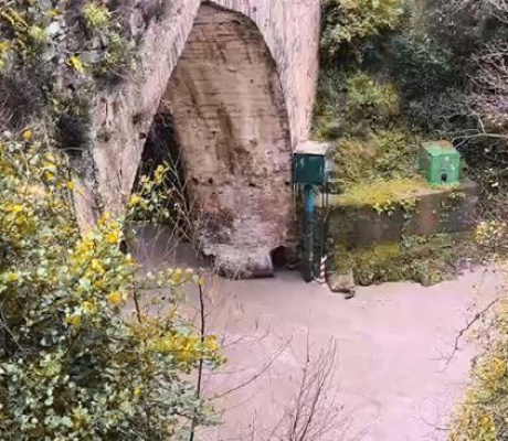 Η γέφυρα του Λουσίου σε κίνδυνο (vd)